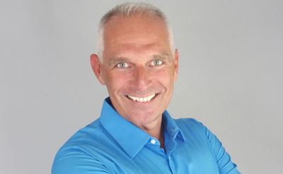 Das Bild zeigt ein Portrait von Roger Baur